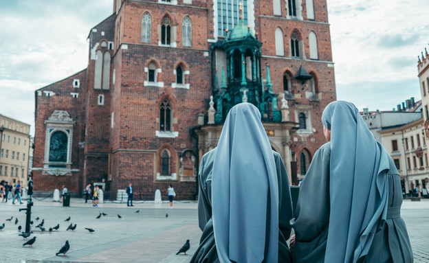 נזירות (צילום: Vera Petrunina , shutterstock)