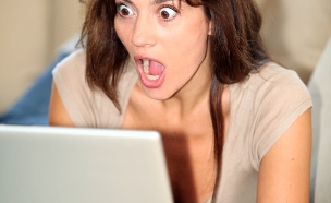 אישה מול מחשב (אילוסטרציה: Shutterstock)