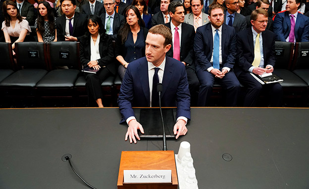 מארק צוקרברג, מייסד פייסבוק, בסנאט. ארכיון (צילום: AP, חדשות)