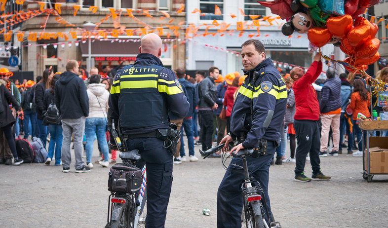 שוטרים באמסטרדם (צילום:  Vladimir Zhoga, shutterstock)