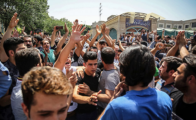 ההפגנות באירן (ארכיון) (צילום: AP, חדשות)