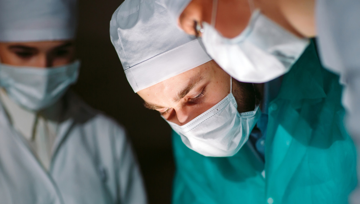 מנתח (צילום: David Tadevosian, Shutterstock)