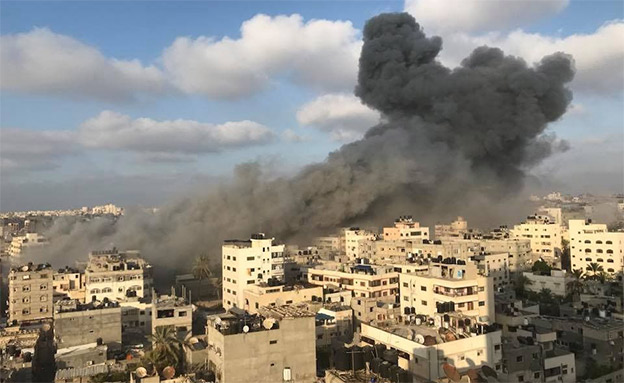 הפצצת הבניין בעזה (צילום: חדשות)