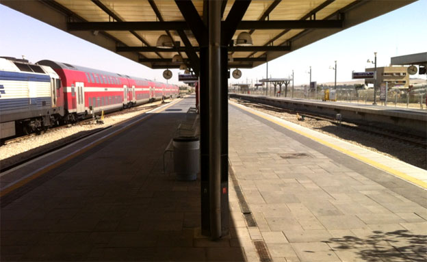 שאטלים יופעלו עבור נוסעי הרכבת (צילום: מיכה שמילוביץ', חדשות 2)