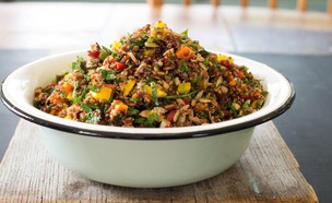 סלט קינואה צבעוני (צילום: ענבל כבירי, אוכל טוב)