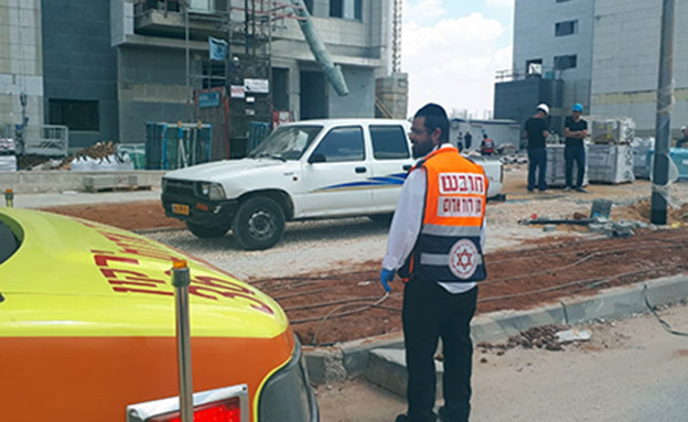 זירת התאונה בראש העין, אתמול (צילום: ניר שלהב דוברות מד"א, חדשות)