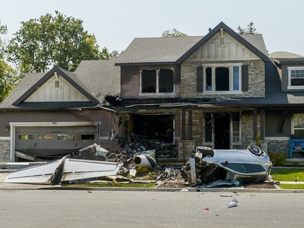 גבר ביוטה ריסק מטוס לתוך ביתו (צילום: AP, חדשות)