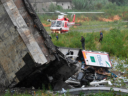 ממעוף הציפור: אסון הגשר באיטליה (צילום: AP, חדשות)