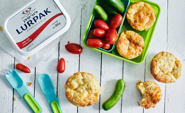 ארוחת עשר עם מאפינס גבינות