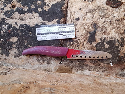 הסכין ששימשה את החשוד (צילום: דוברות המשטרה, חדשות)