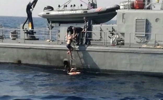 רגע הצלת האישה מהים (צילום: MORH/Coast Guard, חדשות)