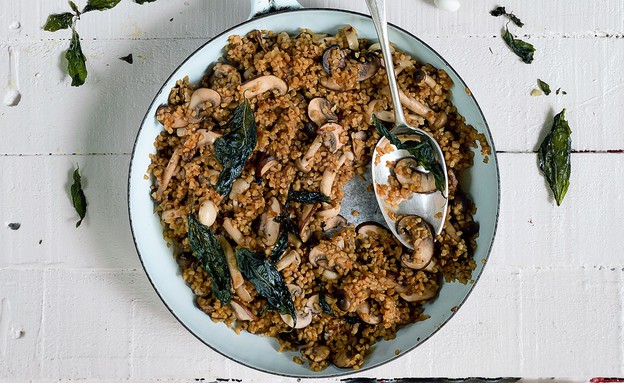 סלט חם של בורגול ופטריות 