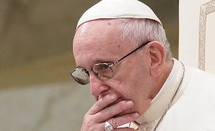 האפיפיור פרנציסקוס. מחאה מקורית (צילום: AP, חדשות)
