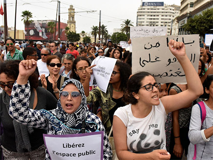 אלפי האזרחים ברחובות מרוקו (צילום: Sky News, חדשות)