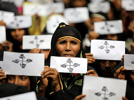 בת רוהינגה מציינת שנה במחנה בבנגלדש (צילום: רויטרס, חדשות)