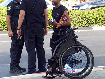 כיסא הגלגלים לאחר התאונה (צילום: החדשות)