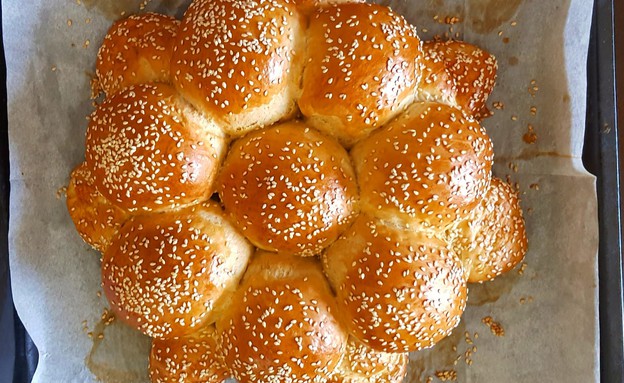 חלה עגולה בצורת פרח, יונית צוקרמן