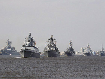 ספינות, מטוסי קרב ומפציצים (צילום: חדשות)
