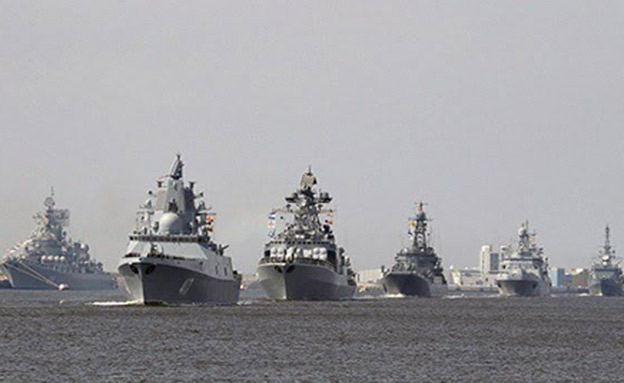 ספינות, מטוסי קרב ומפציצים (צילום: חדשות)