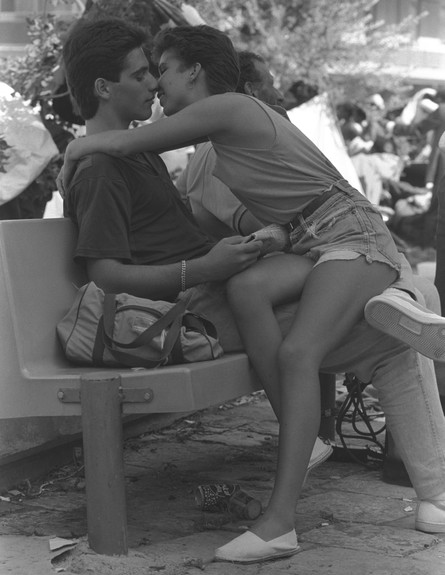 זוג צעיר מתנשק (צילום: נתי הרניק, לע