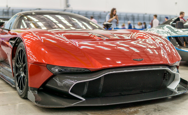 Aston Martin Vulcan (צילום: Adam Court)