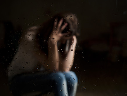 אישה עצובה אילוסטרציה (צילום: Shutterstock)