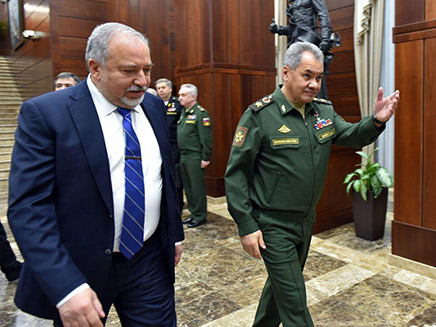 ליברמן ושר ההגנה הרוסי שויגו (צילום: אריאל חרמוני, משרד הביטחון, חדשות)
