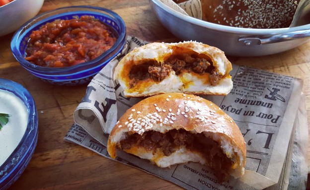 לחמניות ממולאות ומטבוחה של יונית צוקרמן