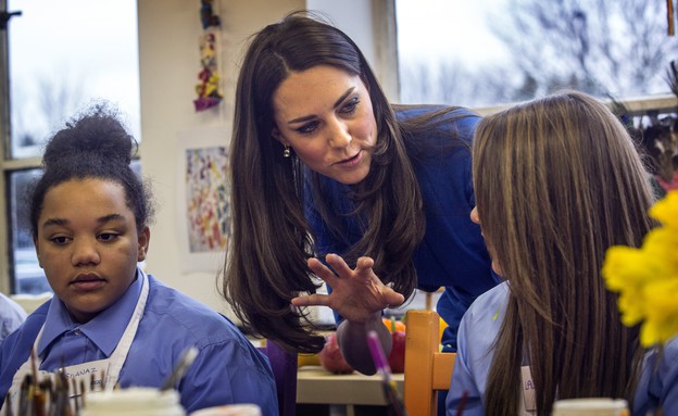 קייט מידלטון במפגש עם ילדי בית ספר (צילום: GettyImages - Richard Pohle)