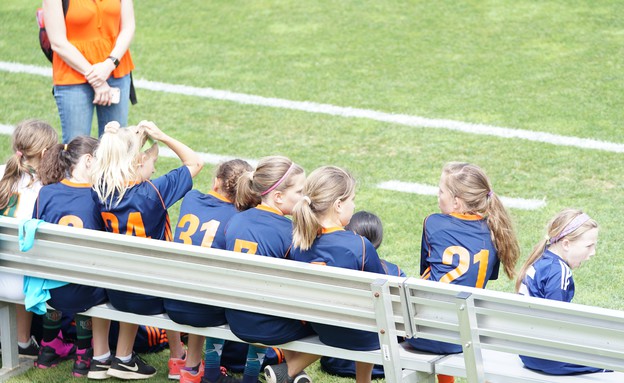 קבוצת כדורגל של נערות במרילנד ארצות הברית (צילום: jeffrey lin - unsplash)