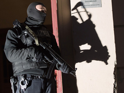 מעצר פעילי טרור בגרמניה, ארכיון (צילום: AP, חדשות)