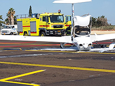 תאונת מטוס בשדה התעופה בהרצליה (צילום: מד"א, חדשות)
