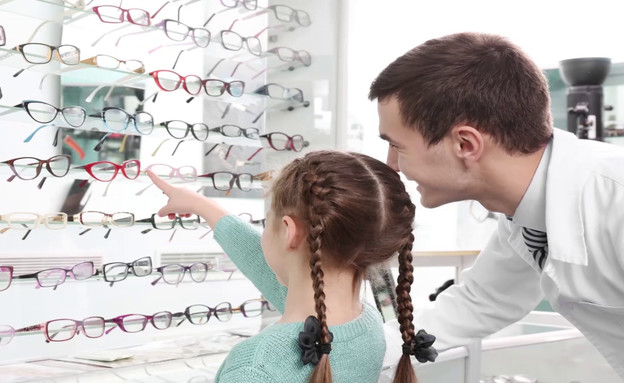 איך בוחרים משקפיים לילדים? (צילום: mako)