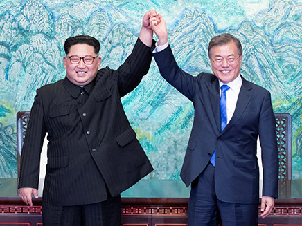 מנהיגי דרום וצפון קוריאה (צילום: רויטרס, חדשות)