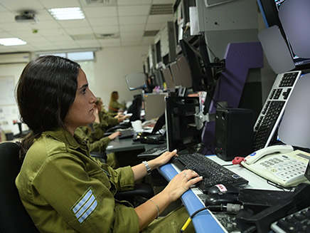 סמל עומר קפלן, תצפיתנית מגדוד ״נשר״ (צילום: דובר צה''ל, חדשות)