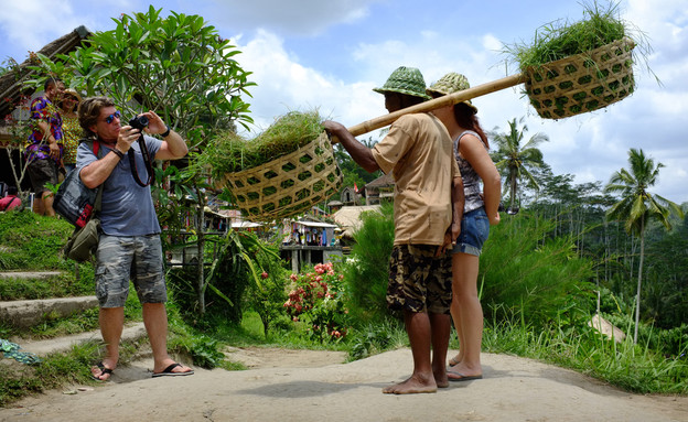 תיירים בבאלי (צילום: Dewi Putra, shutterstock)