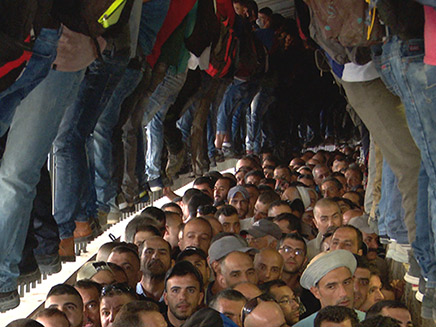 "מנצלים את האנשים"