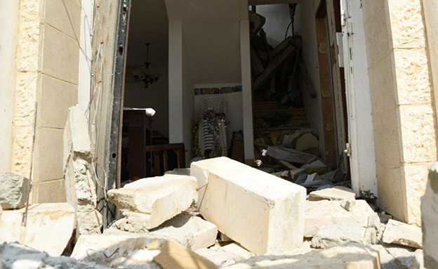 הבית שנפגע מרקטה (צילום: רן דהן/TPS, חדשות)