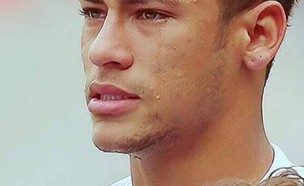 ניימאר בוכה (צילום: instagram/fcbarcalovee)