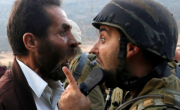 תמונות השבוע: חייל צה"ל ופלסטיני בעימותים בשכם (צילום: רויטרס, חדשות)