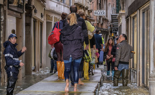 ונציה הוצפה (צילום: Stefano MazzolaAwakening, getty images)