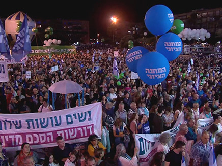 העצרת בכיכר רבין, הערב (צילום: החדשות)