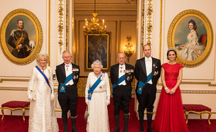 המלכה אליזבת, פיליפ, ויליאם, קייט צ'רלס וקמילה בארמון בקינגהאם (צילום:  WPA Pool / Pool /Getty Images)