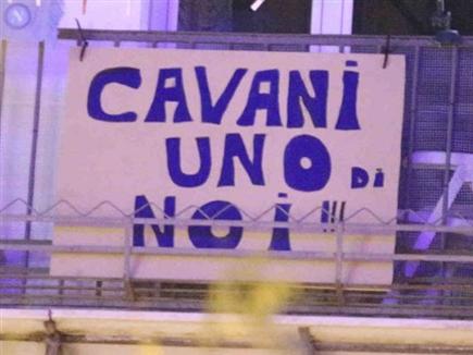 השלט לכבוד קבאני בנאפולי (טוויטר) (צילום: ספורט 5)