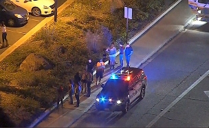 מחוץ לזירת הירי בקליפורניה (צילום: SKY NEWS, חדשות)