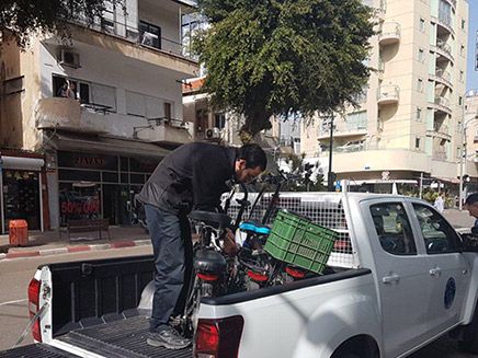 החרמת אופניים חשמליים בתל אביב (צילום: דוברות עיריית תל אביב, חדשות)