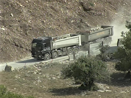 המשאיות ממשיכות אל הדרום (צילום: חדשות 2)