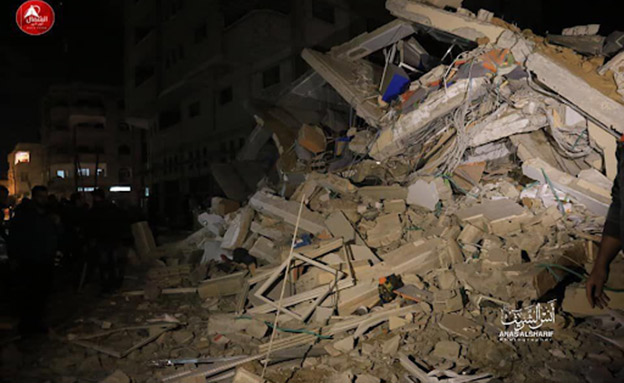 הריסות בניין הטלוויזיה של חמאס שהופצץ (צילום: חדשות)