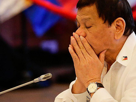 נשיא הפיליפינים תופס תנומה (צילום: SKY NEWS, חדשות)