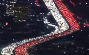 הנהגים נהרו - ורחובות לוס אנג'לס נחסמו. צפו (צילום: CNN‎, חדשות)